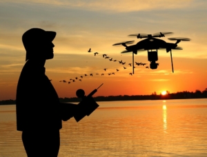 Un drone e il suo pilota